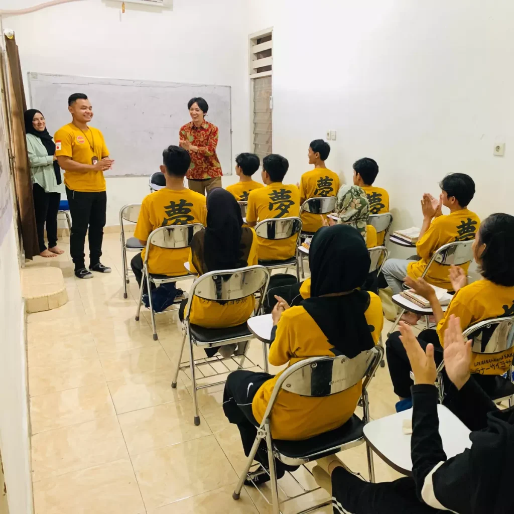 インドネシアの日本語学校LPK RSSの授業風景
