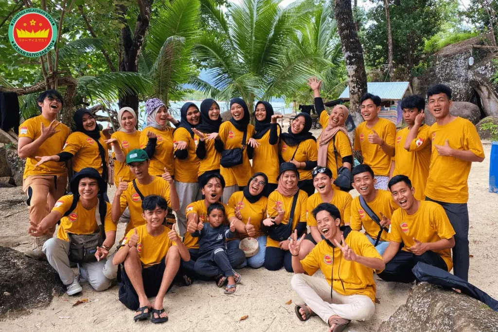 インドネシアにある日本語学校LPK RSS 送出し機関の生徒の集合写真